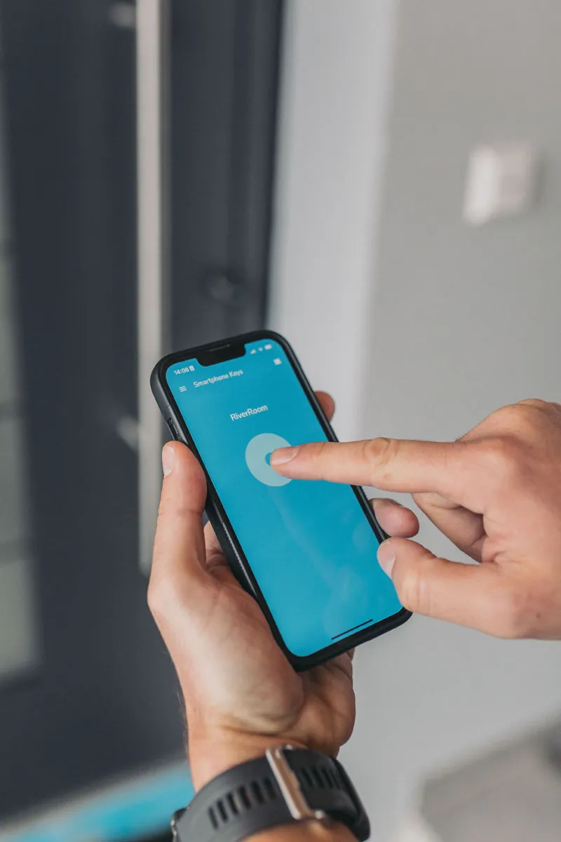 Digitaler Zutritt zum RiverRoom per Tapkey App auf dem Smartphone